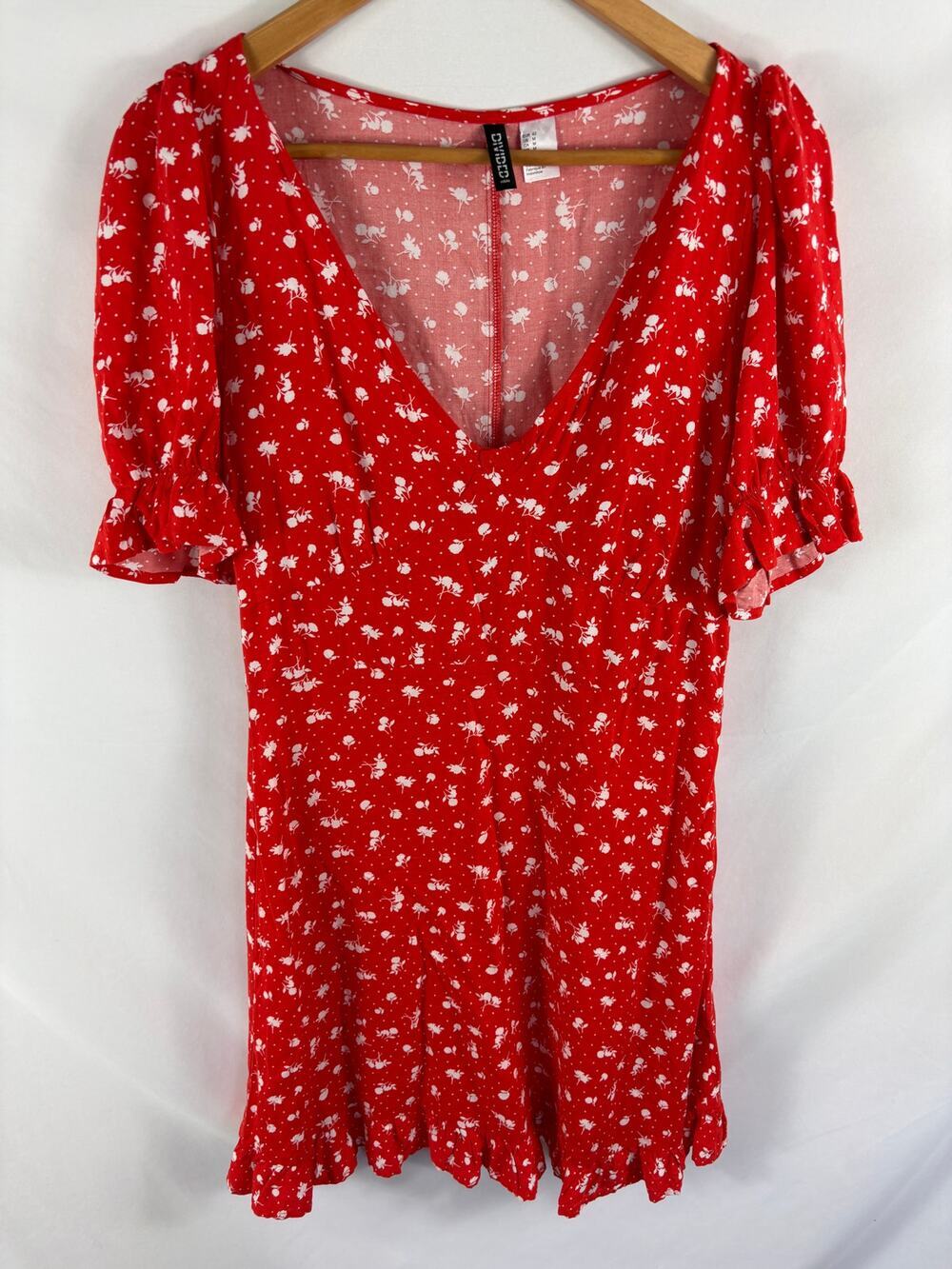 Divided H&M Floral Short Sleeve V Neck Dress Size Medium